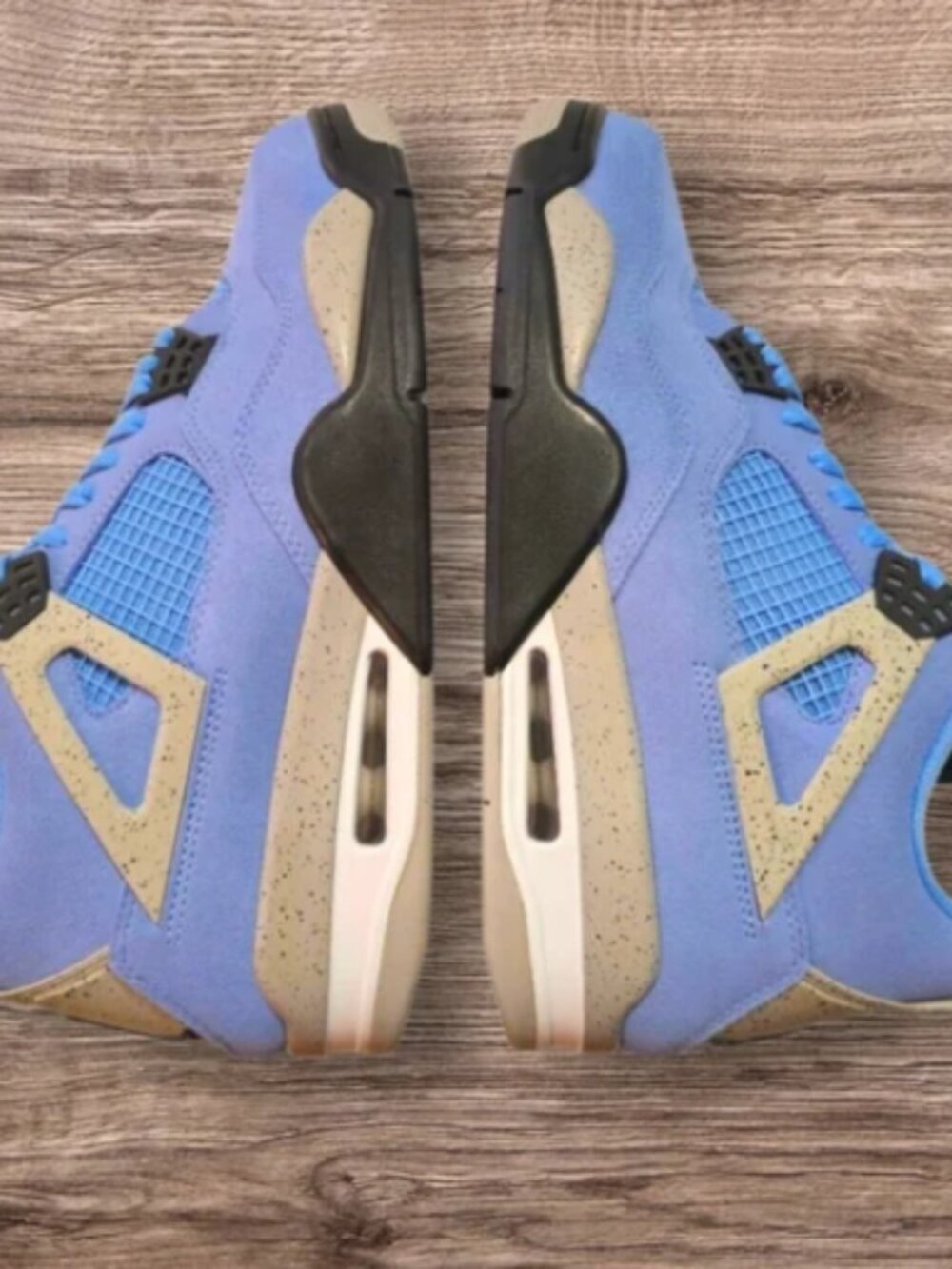 Air Jordan 4 Retro 'University Blue' UNC